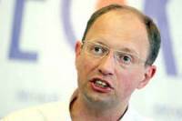 Бесстрашный Яценюк заявил, что если Соглашение с ЕС не будет подписано, он посадит Януковича на 15 лет